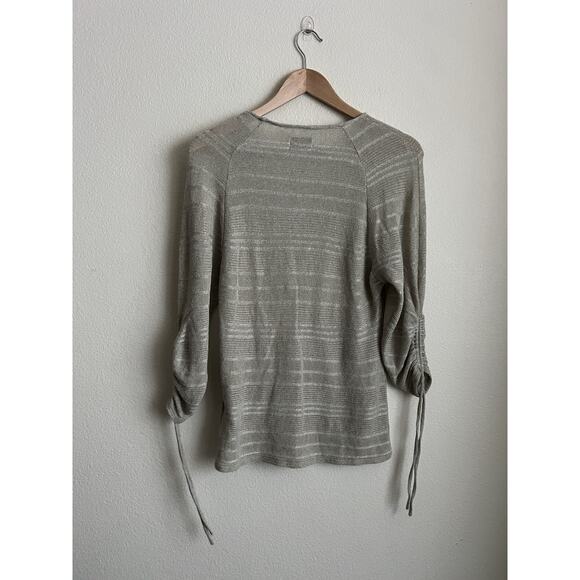 Lucky Brand Women’s Light Weight Sage Green White Knit Blouse Size XS - Picture 2 of 6